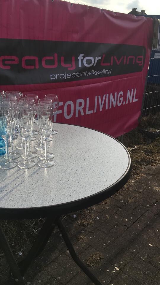 plegt's tweet photo. Gisteren start bouw gevierd @ReadyforLiving Blokzijl met kopers en alle overige betrokken partijen! @Klompenburg https://t.co/RVC0AHHQtV
