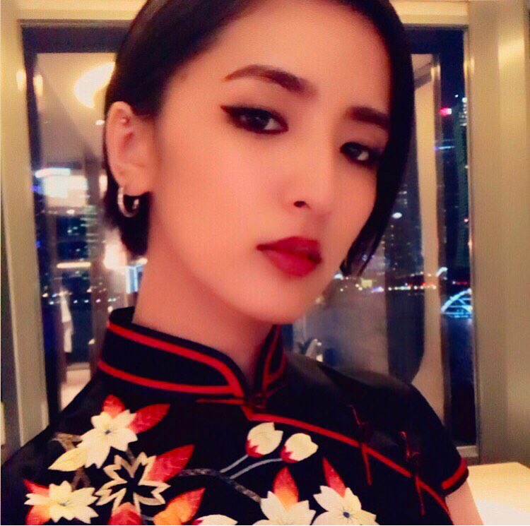 ex__3k__ge's tweet photo. 萩花ちゃんと同じ位置にピアス開けたけど
ピアッサーで軟骨は開けるもんじゃないって思った。 https://t.co/jhhUEOp4fe