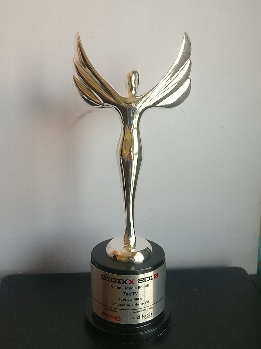 madhur0811's tweet photo. Get teary eyed even today after watching the @ZeeTV brand film. #AajLikhengeKal. A campaign for the ages indeed. #silver #Digixxawards2018 #videocontent #silver congratulations @ZeeTV https://t.co/T5HEVpyp1H