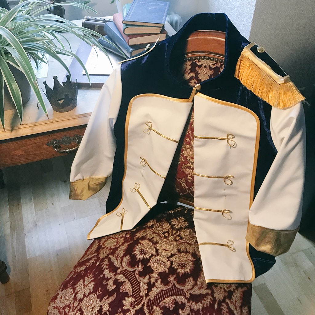 AtelierItsuki's tweet photo. //Tutorial//
#justKnights #knights #cosplay #enstars

~ Jacke ~
*Teil 1
https://t.co/wwDsp7d4pt

*Teil 2
https://t.co/nuzuJcONLK

*Teil 3
https://t.co/cYrMjwuBfR

~ Schärpe ~
*Teil 1
https://t.co/YqIOFSHzQs

*Teil 2
https://t.co/akLCOkfOgV

👑 https://t.co/8dqwSnB0rZ