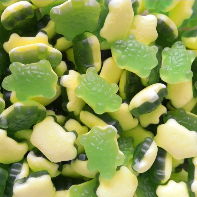 When your adorable client asks for green sweets to be included in her treat cubes you know these delicious turtles have to go in 😀 yum yum yum 🍬 Treats made to order by me <a href="/MariaPomi1/">FavourGodmother</a>