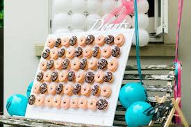 utterly_feral's tweet photo. Who would have a #doughnutwall at their wedding? ππΌββοΈ #doughnuts #bloggybrides Clara https://t.co/4gHvz6Yh89
