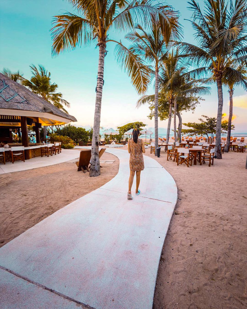 aboutbali's tweet photo. The ocean is calling 👌

📸 Felgra 

Sofitel Hotels &amp; Resorts Sofitel Bali Nusa Beach Resort 

#sofitelbali, #beach, #bali, #balilife, #balidaily, #beautifulbali, #vacation, #beachlife, #aboutbali https://t.co/LaY03GiLFw