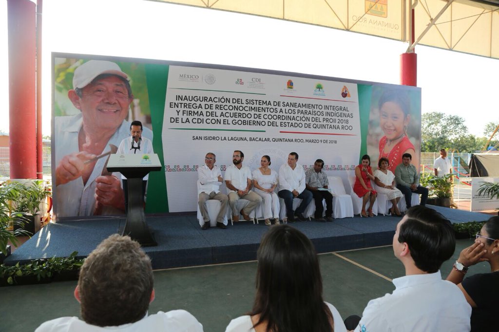 CAPAQRoo's tweet photo. #FOTOS 📸 Inauguración del Sistema de Saneamiento Integral en San Isidro la Laguna #Bacalar; entrega de reconocimientos a los Paraísos Indígenas de Quintana Roo y firma del Acuerdo de Coordinación del #PROII 2018 de @CDI_mx con el @GobQuintanaRoo. @CarlosJoaquin @GerardoMoraX https://t.co/5QnohdN0PK