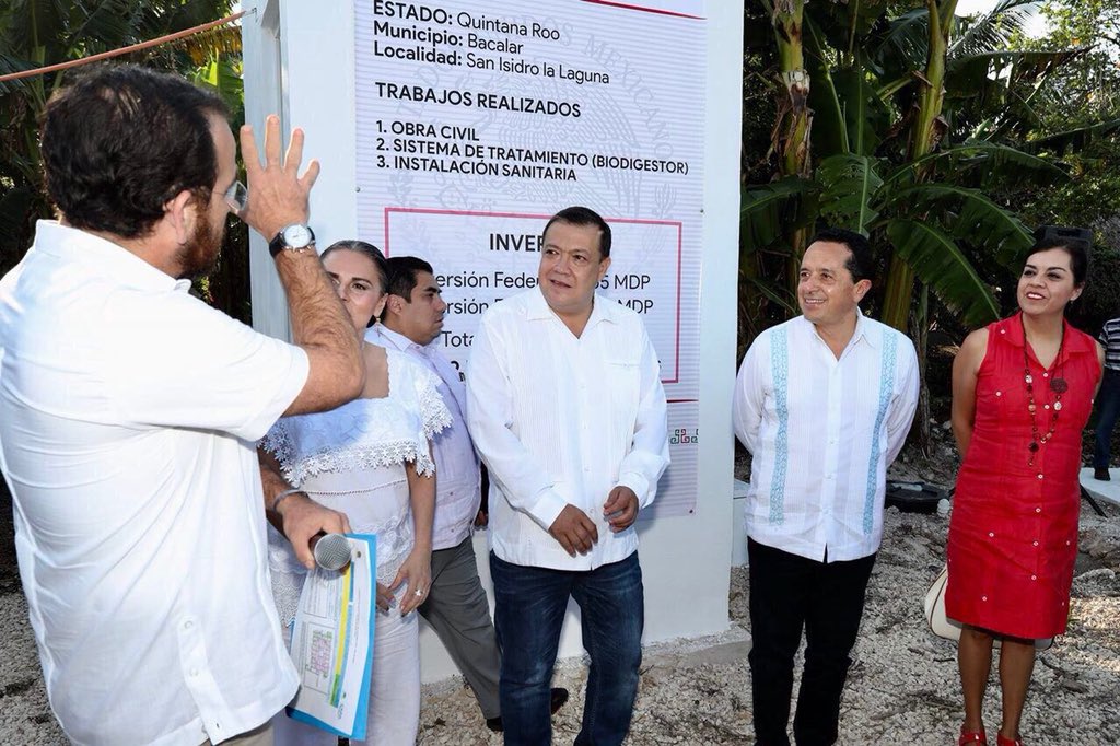 CAPAQRoo's tweet photo. #FOTOS 📸 Inauguración del Sistema de Saneamiento Integral en San Isidro la Laguna #Bacalar; entrega de reconocimientos a los Paraísos Indígenas de Quintana Roo y firma del Acuerdo de Coordinación del #PROII 2018 de @CDI_mx con el @GobQuintanaRoo. @CarlosJoaquin @GerardoMoraX https://t.co/5QnohdN0PK