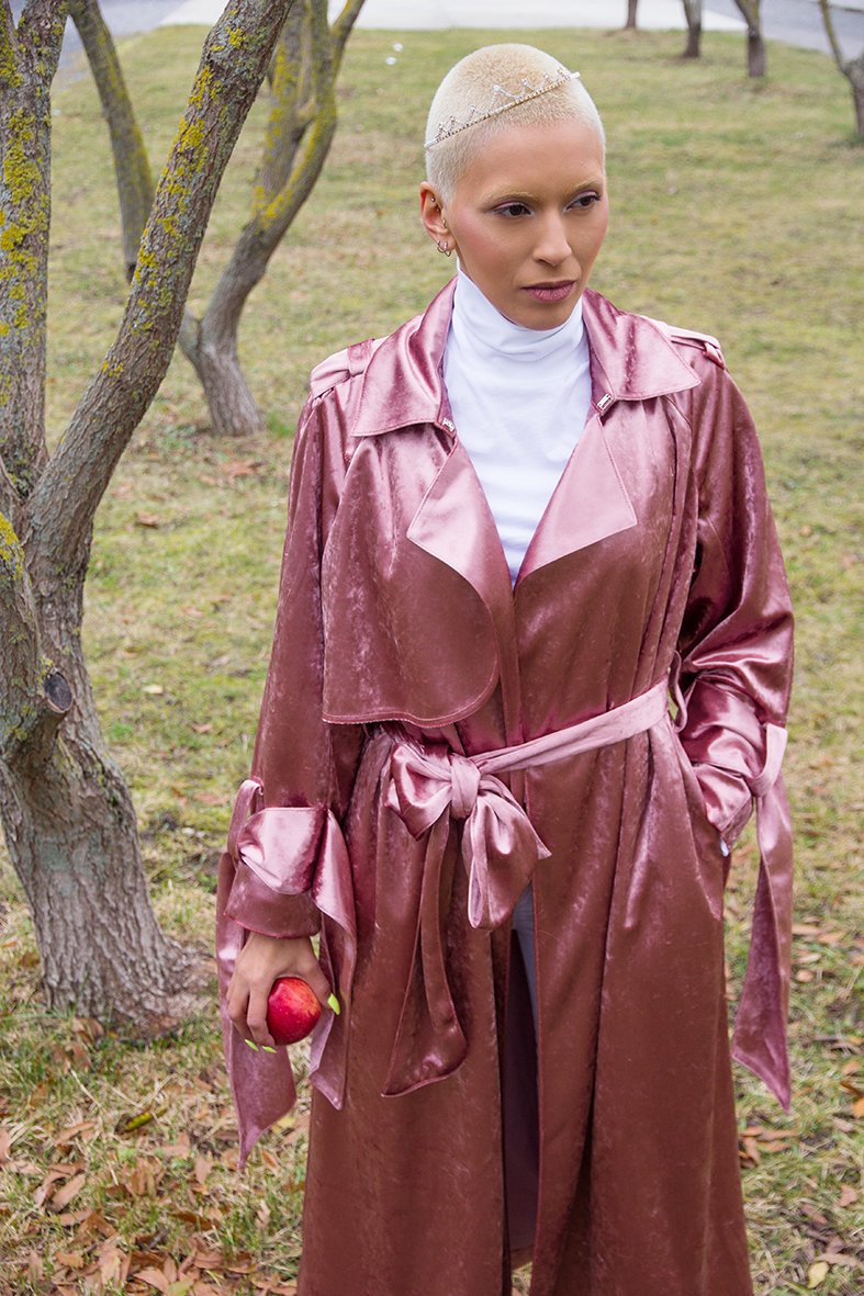 rumour_ch's tweet photo. Ti:Baeg Embroidered Trench is BACK IN STOCK! 
Checkout our Snow White turns Huntsman editorial. https://t.co/N02PmqgwqS
#spreadtherumour #urbanfairytale https://t.co/HSB15xhZKk