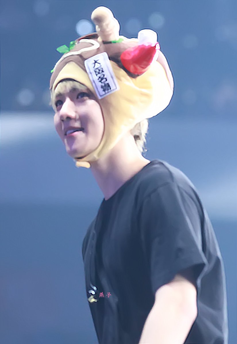 bestofbyunbaek's tweet photo. baekhyun and his cute fun hats (◕‿◕✿)

#iHeartAwards #BestFanArmy #EXOL @weareoneEXO https://t.co/Qb4nhNSVHz