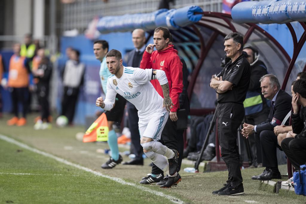 realfrance_fr's tweet photo. Face à #Eibar, @SergioRamos est sorti du terrain à la 73ème minute de jeu et est revenu à la 78ème. Le motif ? Une urgence aux toilettes...

"Il a un peu merdé", en a rigolé #Zidane en conférence de presse. https://t.co/29WPFkCKmc