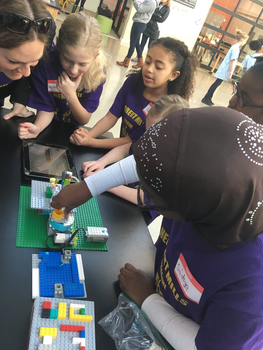 MrsForino's tweet photo. Setting up and programming for @HMSTEMtigers first ever robotics event! @pastfoundation #CSforAll #HMRobotics @mrsmeweeks @MissMcMannis https://t.co/IHgB5rLX6B