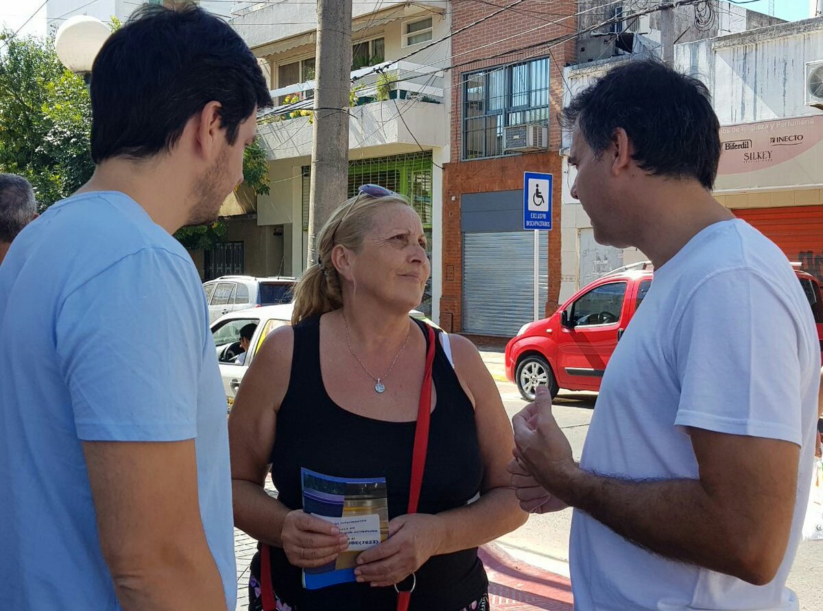 Julianguelvenzu's tweet photo. Dora nos da su apoyo y nos pide que no bajemos los brazos. También cree posible que el cambio llegue a Zárate. #CambiandoJuntos #TimbreoNacional #Timbreando https://t.co/pPYLDezgyb