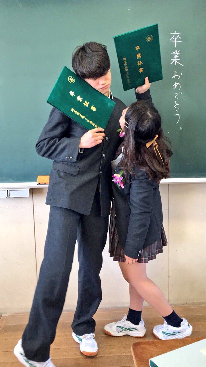 rinaaa45's tweet photo. 鳩ヶ谷高校卒業しました🌸

こんな毎日が楽しかったのも大好きなみんなのおかげです！！
ほんとにありがとう😍

ここまで成長させてくれて応援してくれたパパママには感謝でいっぱいです ！！！ https://t.co/SxeZwxn1Ky