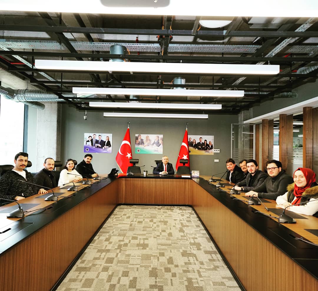 Sensiz Olmaz Projesi'nin hayata geçmesine vesile olan Çağrı kardeşimiz ve babası Cengiz Merey ile birlikte Haliç Üniversitesi Rektörü Sn. Abdurrahman Eren ile bir araya geldik. Görüşmede Çağrı'nın sağlığı ile ilgili son bilgileri kendilerine ilettik. #sensizolmaz