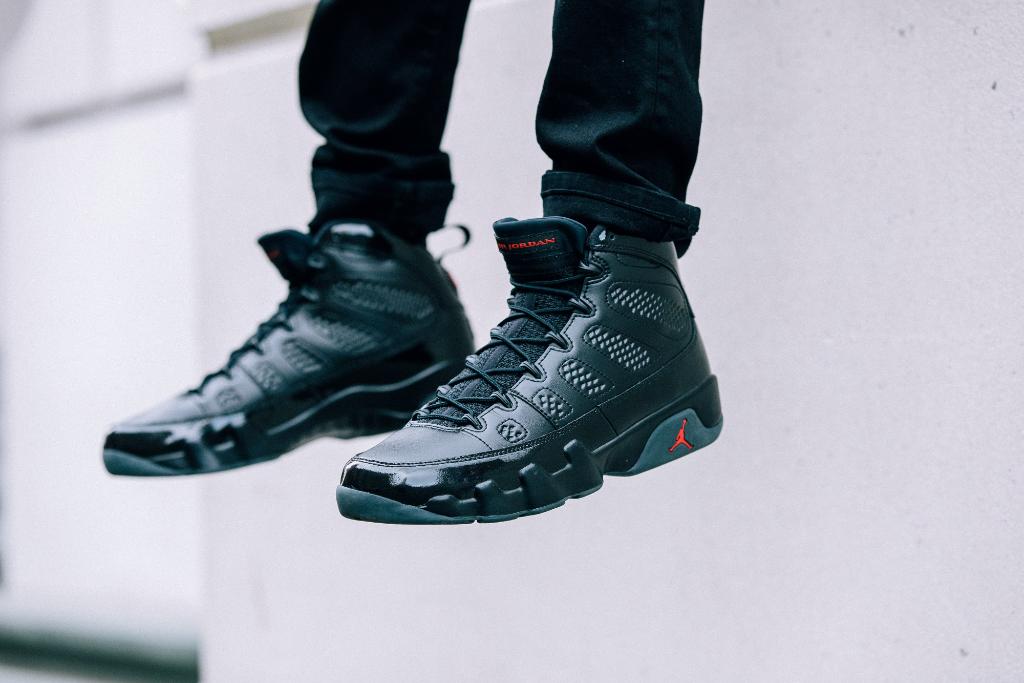 footlocker red jordans