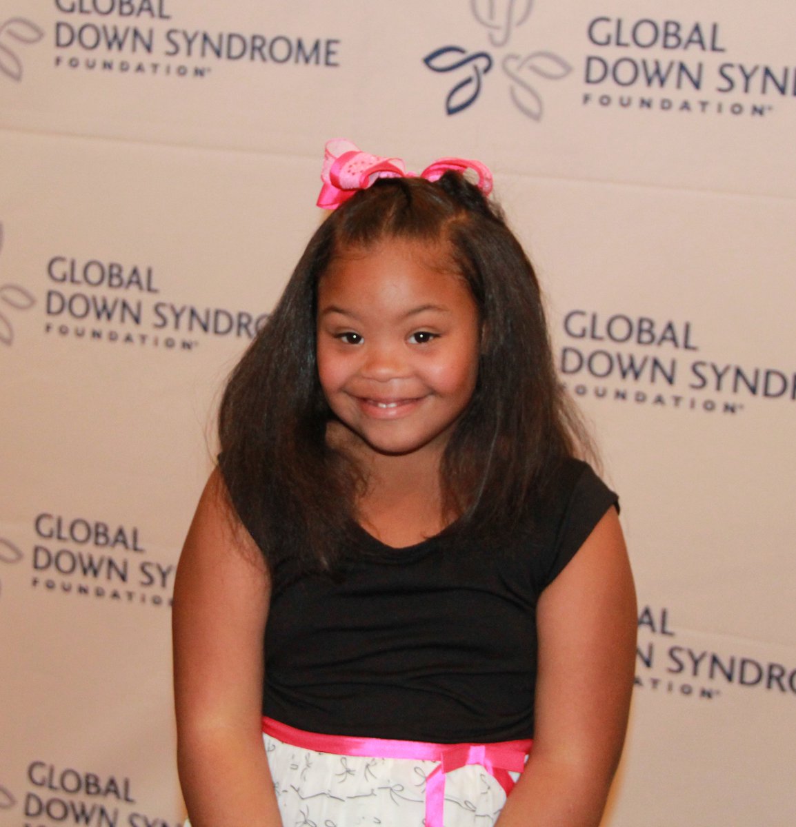 GDSFoundation's tweet photo. 📣 Global needs YOUR help in our advocacy efforts to increase NIH Funding for Down Syndrome Research! Please write your Representatives and/or Senators TODAY #FundDSResearch https://t.co/abcOxs7KoZ https://t.co/vAU6aY7l0N