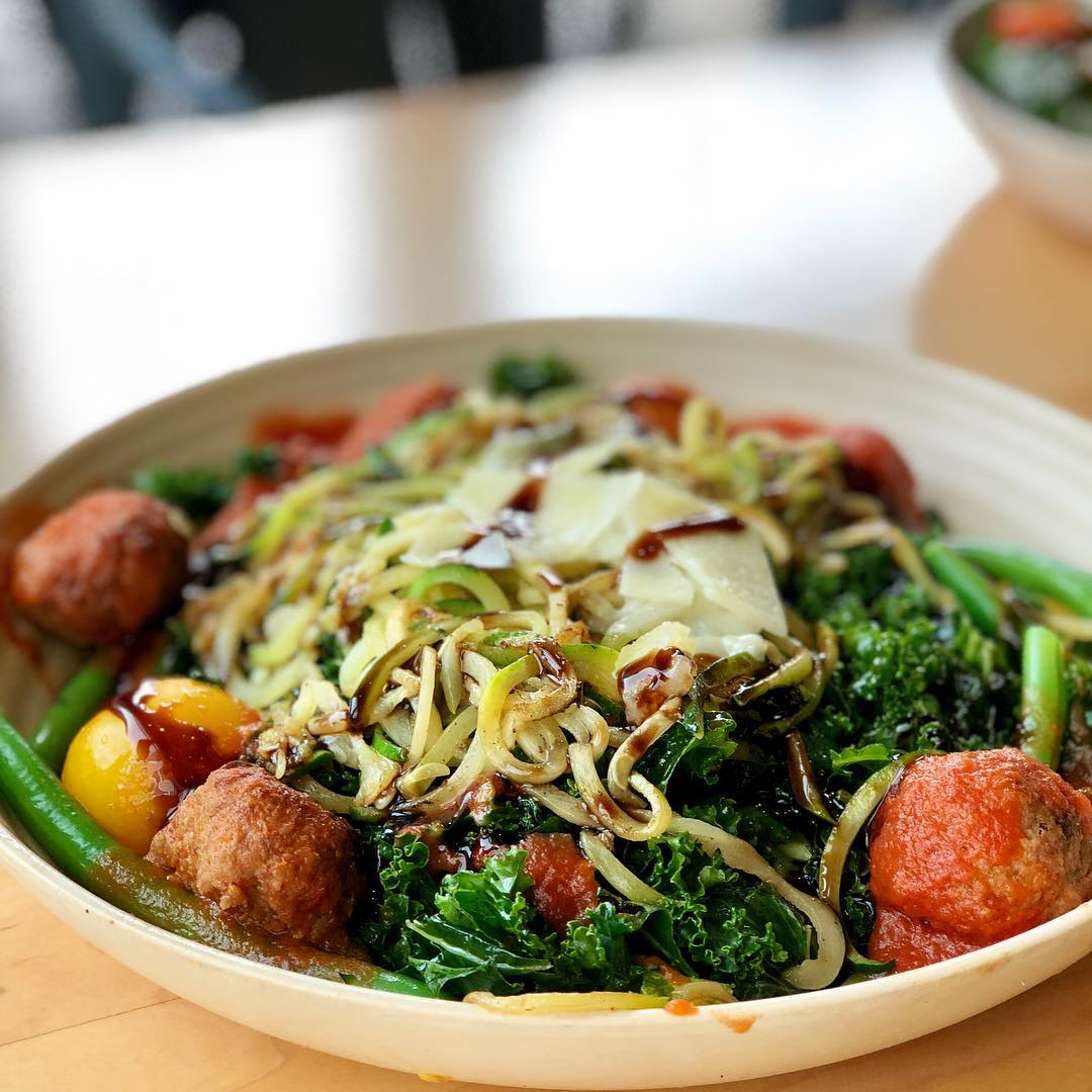 bgoodvermont's tweet photo. Zoodle your way through winter with our Zucchini Spaghetti and Eggplant Bowl. 🍝🍆🍅
photo: fooddrinkspleasure
#bgood #bgoodvt #bgoodvermont #bgoodburlington #vt #vermont #burlington #burlingtonvt #burlingtonvermont #churchstreet #churchstreetmarketplace #foodwithroots https://t.co/teeyM1f2Pa