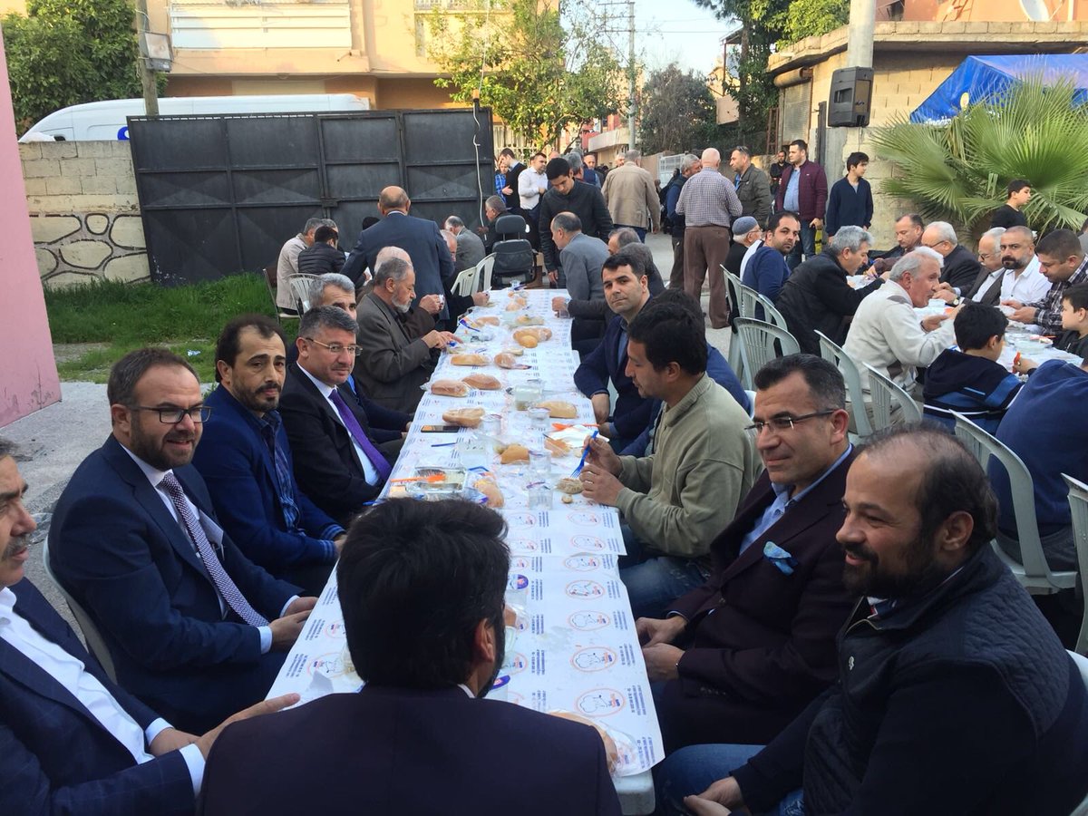 Yavuzlar mahallesinde Ali Şeker kardeşimizin taziye mevlidindeydik. Merhuma Allah’tan rahmet dilerim.