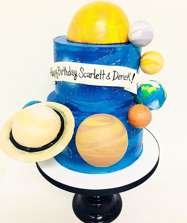 HalfBakedCo's tweet photo. This #outterspacecake was literally #outofthisworld ππ«π± #planetcake #halfbaked #halfbakedco #instacake #cakestagram #customcake #burbankbakery https://t.co/eCk3kENOJL https://t.co/6BpZRBHtBl