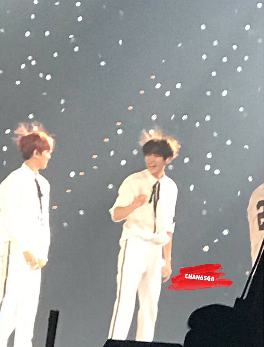 sunlop's tweet photo. ชานยอลขำผมแบ้กฟู แบ้กก็งงว่ามึงขำทำไม มึงก็ฟู https://t.co/xMHohSIApW