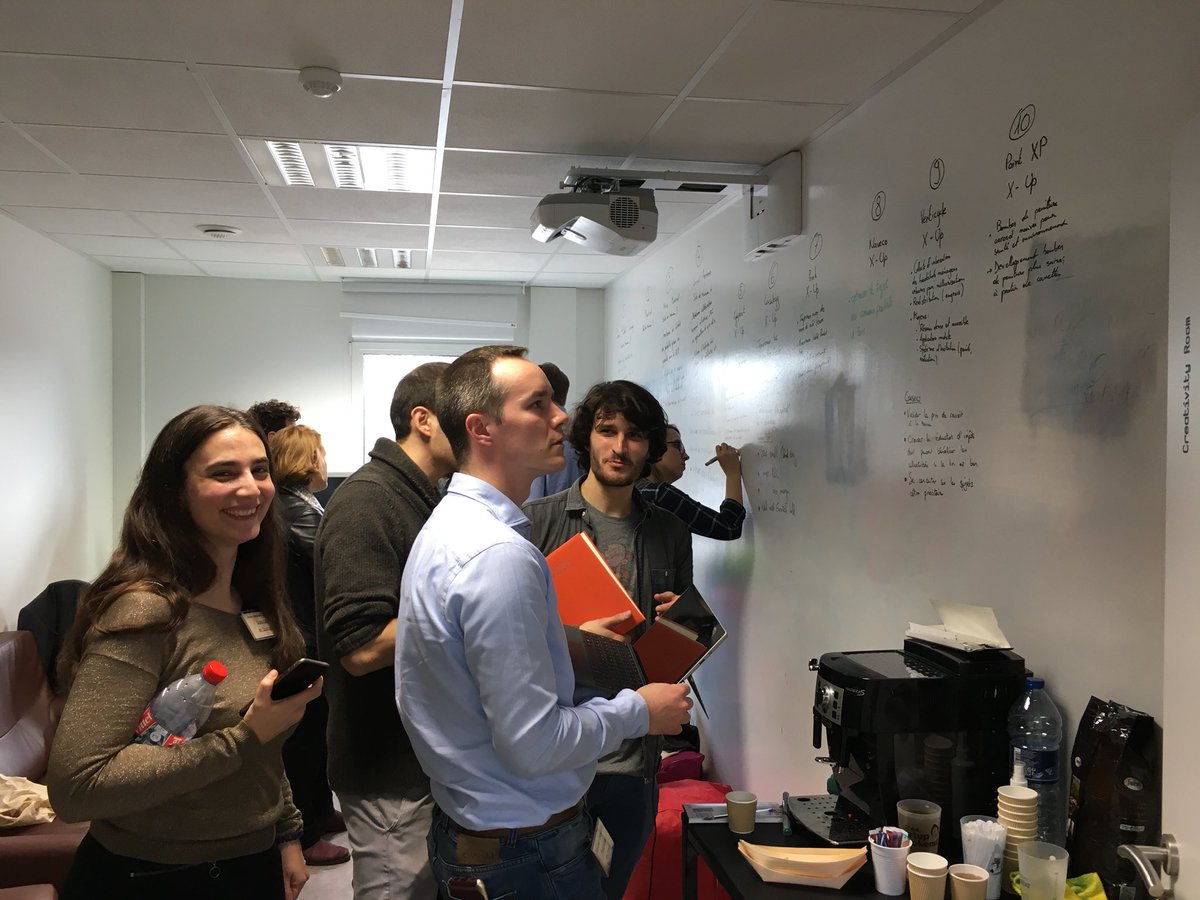 Les mentors travaillent dur pour conseiller les 10 projets du week-end ! 🌱👊🏻#WEE #EconomieCirculaire