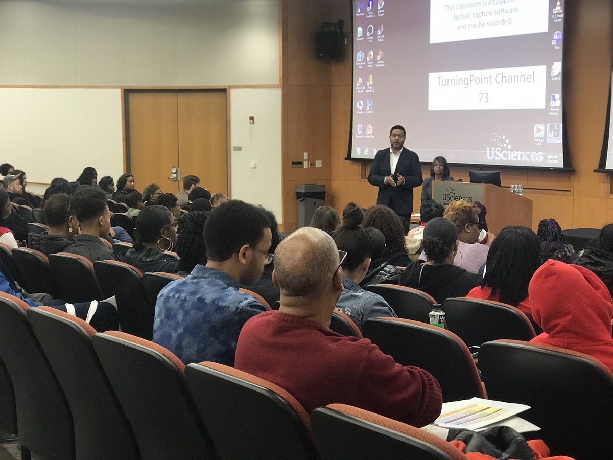 Blondell_RB's tweet photo. βDonβt be afraid to go away to college. Your family at home will be okay. You will serve them better by getting a college education.β @OtisHackney @PHL_MOE #overcomefear #stepintocollegephilly https://t.co/pV5W8JV0F8
