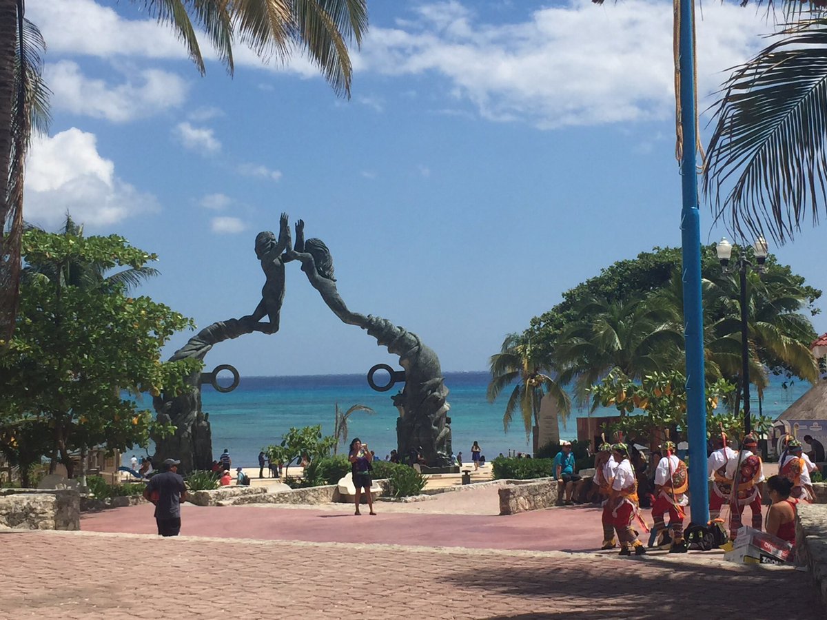 Laura_say's tweet photo. Más de #10000Pics inspira el paraíso de Playa del Carmen !! 👙🕶🍹🏝 https://t.co/MOlpzQLJ1Z