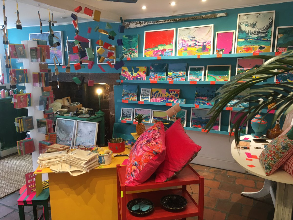 EatDevon's tweet photo. The @rhombusandp was looking great today. Fantastic new editions to the shop, great to see it's doors open to the public again 👍🏻 #LoveTopsham #DevonFoodHour https://t.co/uySTkoaX86
