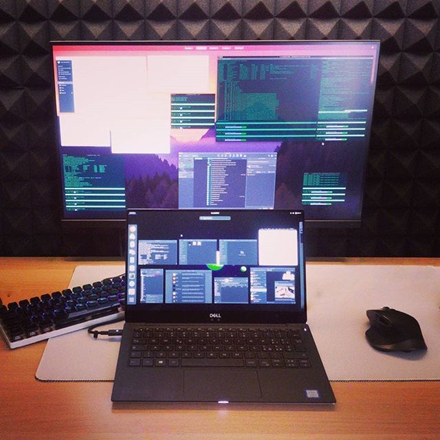 the_devlife's tweet image. by @arcticneos
・・・
Migrating to the dark side... #macos or #fedoralinux? 🤔 #dellxps #desksetup #programming #linux #gnome #hackintosh #hacking #THEDEVLIFE ift.tt/2GhSBqN