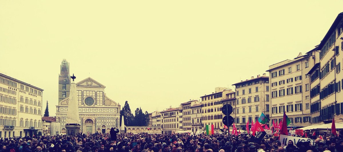 GiulioSiamoNoi's tweet photo. Le immagini delle migliaia di persone che sfilano oggi in memoria di #IdyDiene segnano un punto importante per l’umanità che non sembra più far parte del dibattito pubblico. #Firenze #StopRazzismo 
(Ph. @EcodelNulla) https://t.co/k9WbRXdSr2