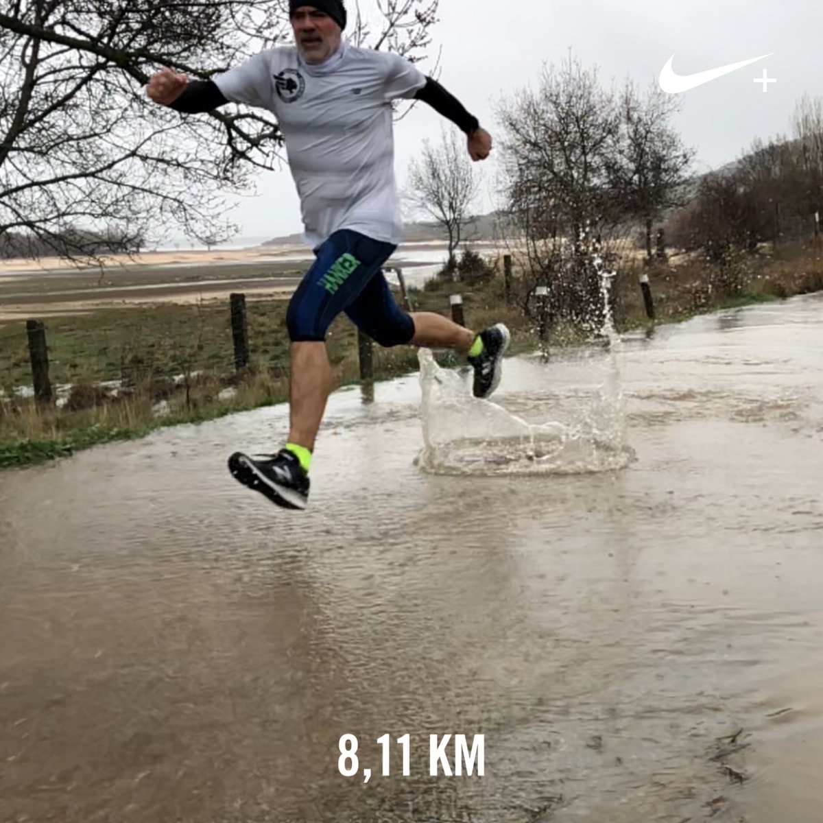 jjfari's tweet photo. He corrido 8,11 kilómetros con Nike⁠ Run Club🏃🏽‍♂️🖖🏼 Un poco de ejercicio bajo la lluvia hoy #roadtolaredo #roadtomadrid #mediomaraton  Hay que pisar charcos! #gotigers #sienteelrugido #soytigre https://t.co/hVCw90NByY