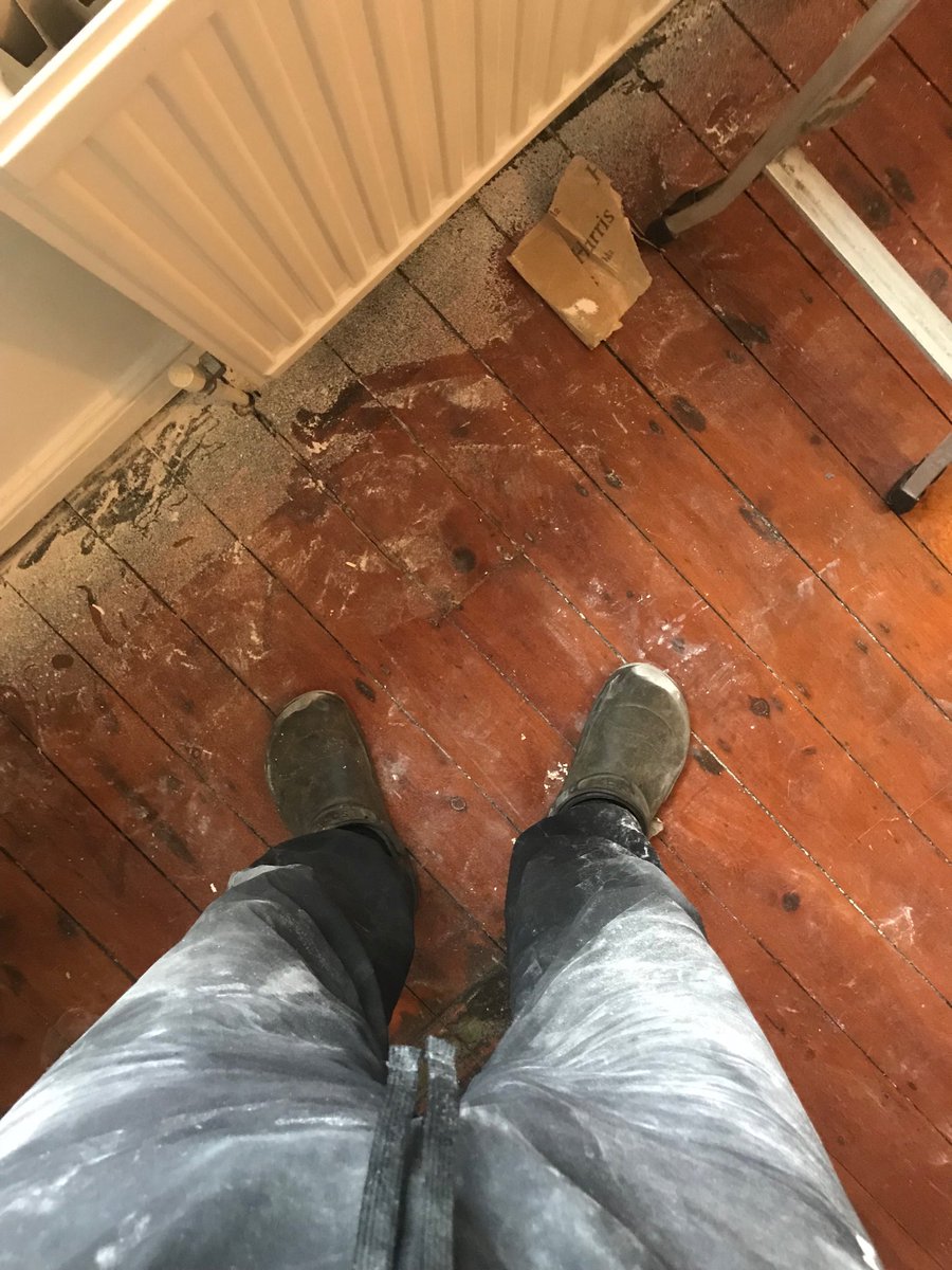 Millyandbarney's tweet photo. Got to love a bit of sanding๐ณ
#cottageproblems https://t.co/I1KtcehtyO