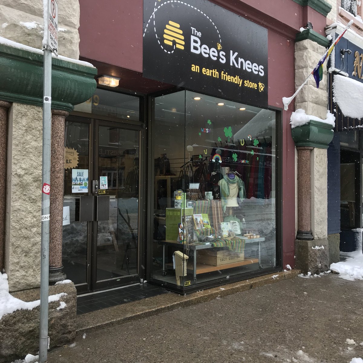 TheBeesKneesYYT's tweet photo. Shovelled out. See you at noon. #tonsofparking #shovelledout #loadsofnewstuffinstock #shopdowntownyyt #shoplocalyyt https://t.co/5tFZ1AEj3i
