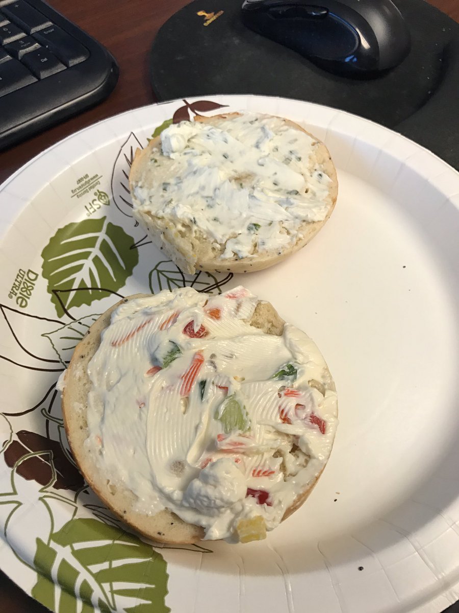 Dwyer31's tweet photo. Today's #bsbotd coming with the first ever picture!!! Toasted (doesn't need to be said) poppeyseed, half #chive half #gardenveggie. Notice the full chucks of pepper #realveggie https://t.co/dz0JjeJjOp