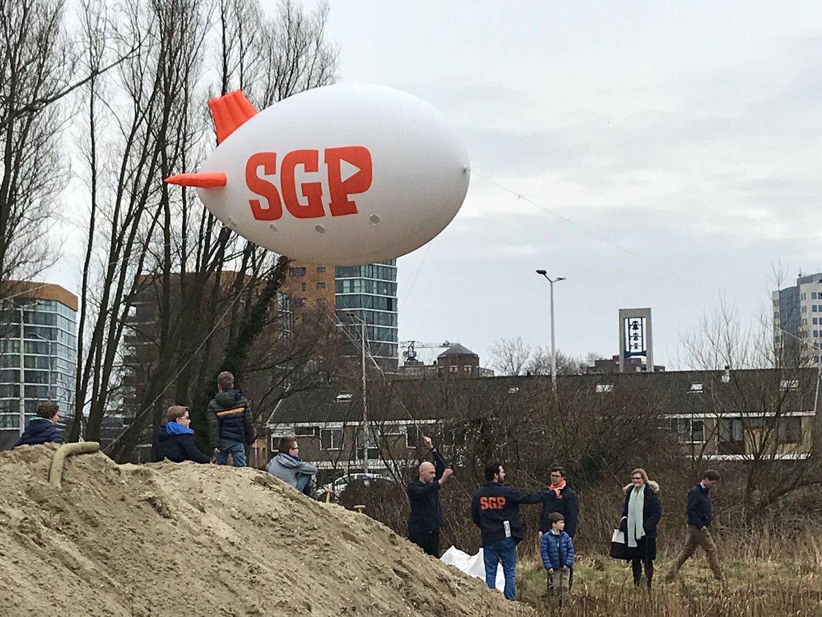 PieterWeijers's tweet photo. Bent u nog een zwevende kiezer voor #gr2018? Er zweeft u een welgemeend stemadvies van @SGPCapelleadIJ tegemoet! https://t.co/o4FJsmJAPm