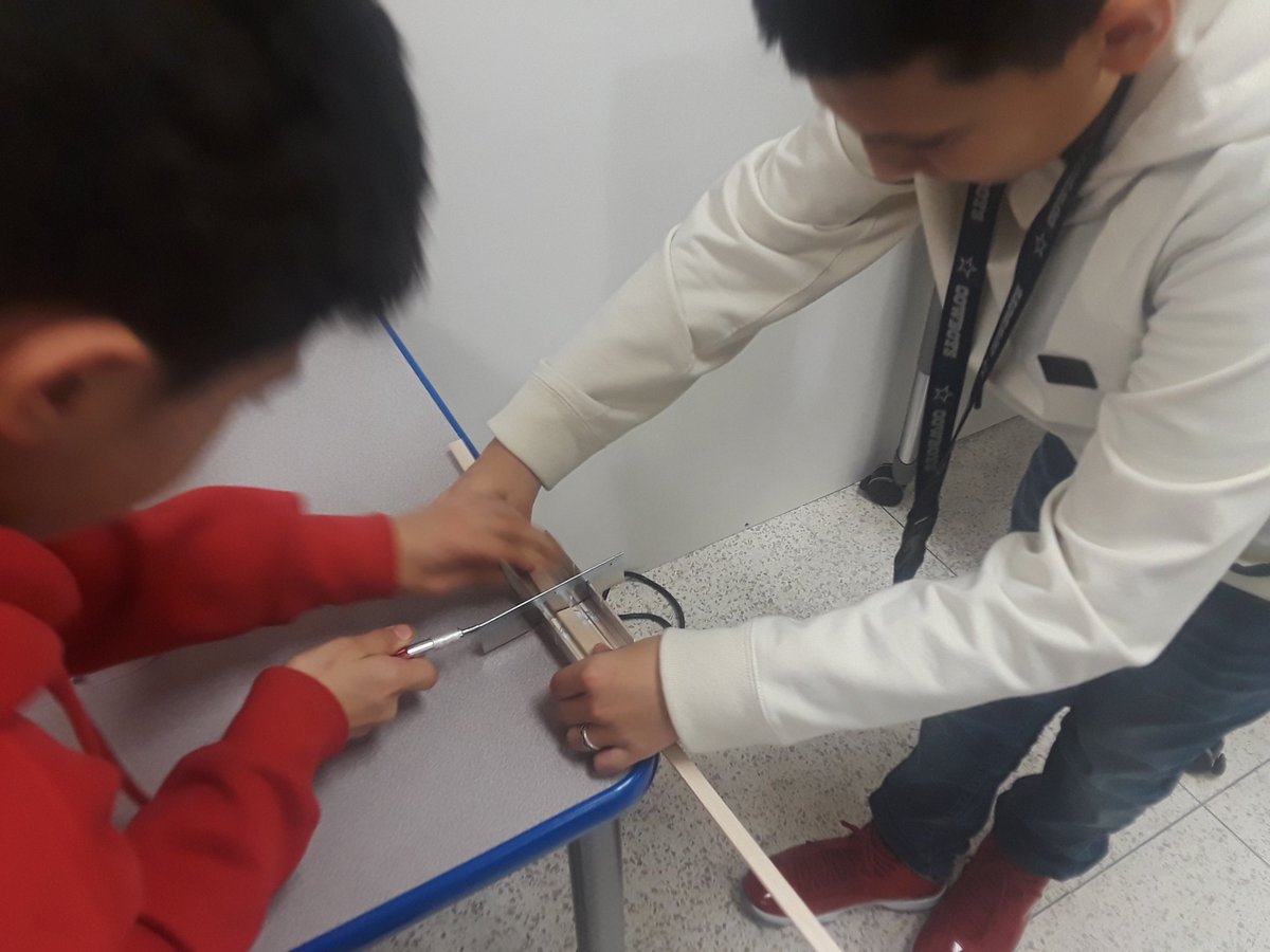 KingSTEMgineer's tweet photo. Lots of awesome learning in STEM lab this week. Our future engineers hard at work! #KINGSTEMgineers #SISDSTEM18 https://t.co/HWjyzwTlfZ