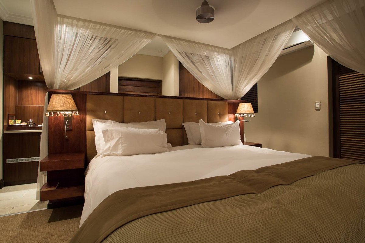 safariinsa's tweet photo. Shepherd’s Tree Game Lodge offers stunning views from every suite and a  wide range of activities in this malaria-free Big 5 park.❤️❤️
 https://t.co/GmOuwtCLes
 #safari #pilanesberg #big5 #southafrica #africa #animal #wildlife #shepherdstree #luxurytravel #travel https://t.co/LpdzE9Hod6