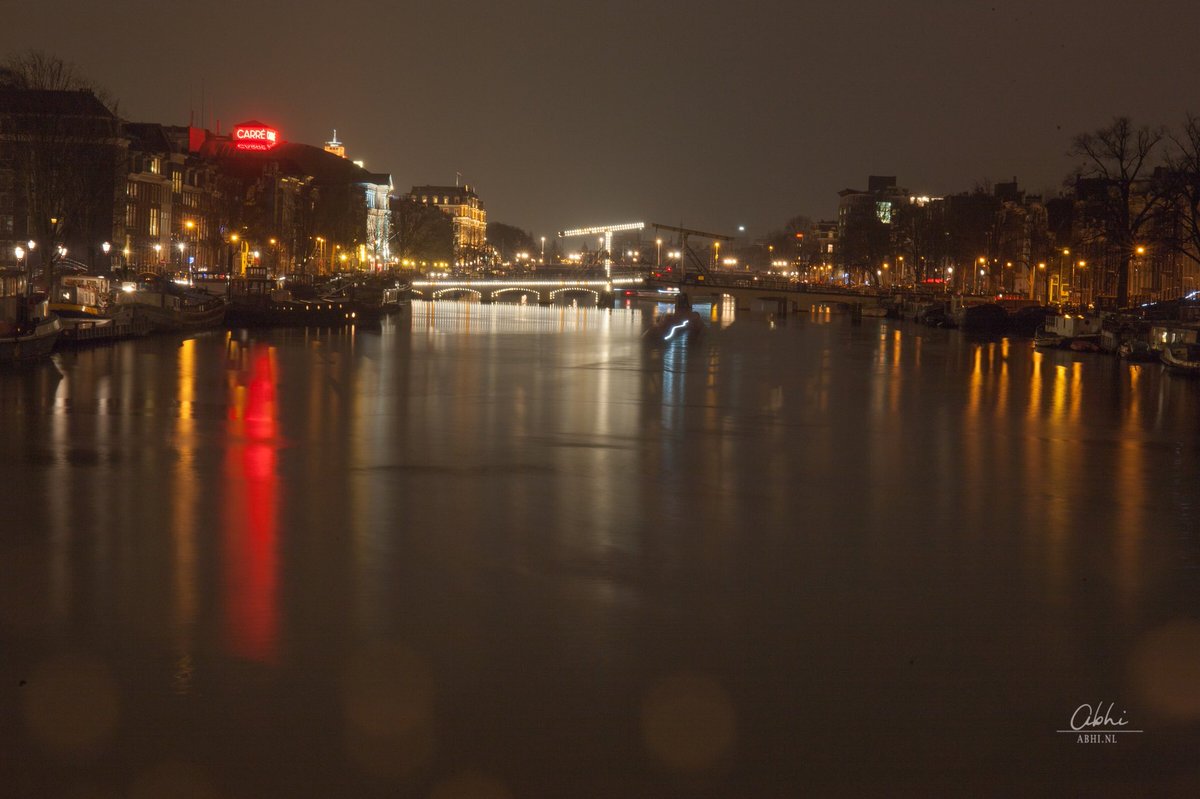 DwivediAbhi's tweet photo. Half of Amsterdam was dark due to power outage. Tried to capture this rare phenomenon over the #skinnybridge #stroomstoring https://t.co/6d30OBzqQZ