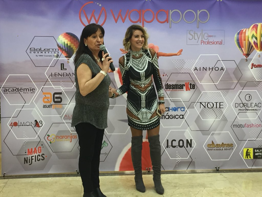 Con nuestra querida madrina <a href="/beajarrin/">Beatriz Jarrín Lera</a> en #WapapopValencia gracias siempre por apoyarnos en esta maravilla de locura! Por tu carisma y tu profesionalidad. #periodista #belleza #influencers #bloggers