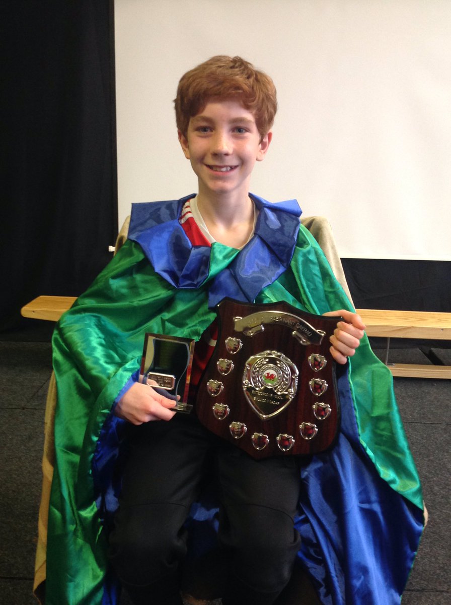 YGNantCaerau's tweet photo. #Cadeirio #1af #2ail #3ydd
Llongyfarchiadau mawr i chi'ch tri 💛 Huge congratulations to you three #Eisteddfod https://t.co/ZaHqrQesFz