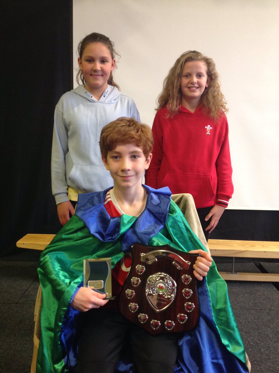 YGNantCaerau's tweet photo. #Cadeirio #1af #2ail #3ydd
Llongyfarchiadau mawr i chi'ch tri 💛 Huge congratulations to you three #Eisteddfod https://t.co/ZaHqrQesFz