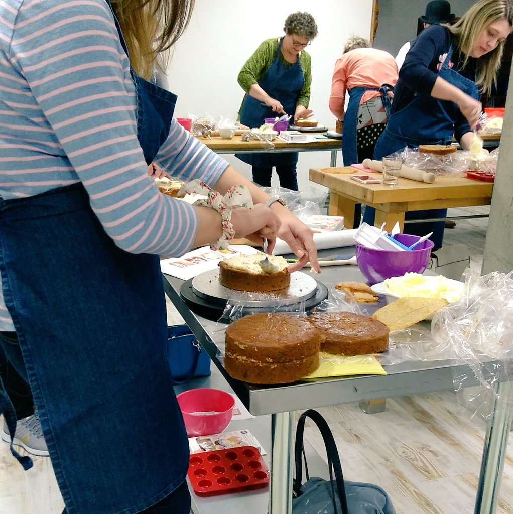 #unicorncake masterclass step one: layer your cakes with buttercream