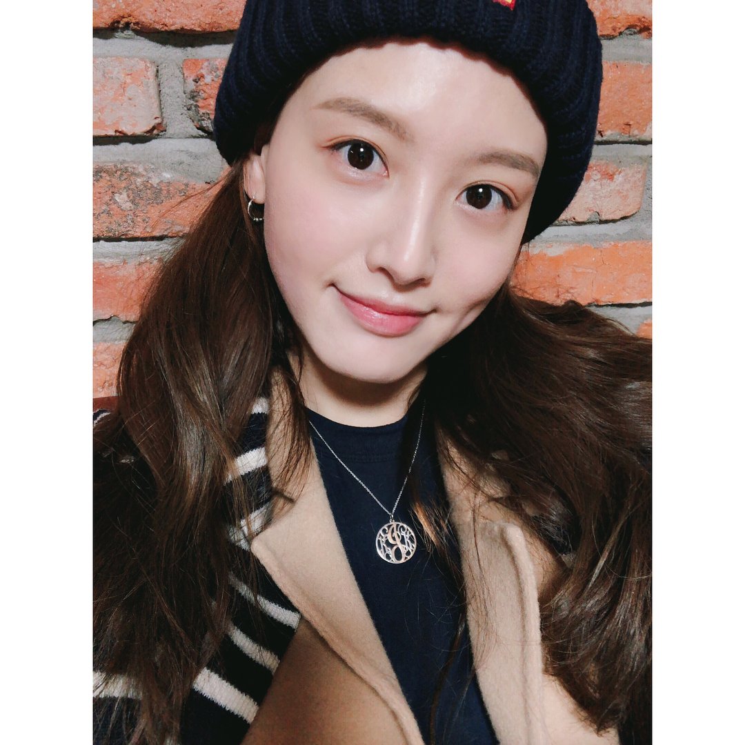 rainbow_snaps's tweet photo. [JAEKYUNG INSTAGRAM(4P)] _kimjaekyung_: 으히히 은공예 선생님이 만들어주신 내 이름 목걸이 됴아됴아💎 4/4P https://t.co/o0iB9JH5LN #kpopsnaps https://t.co/yRUyFT5WGA