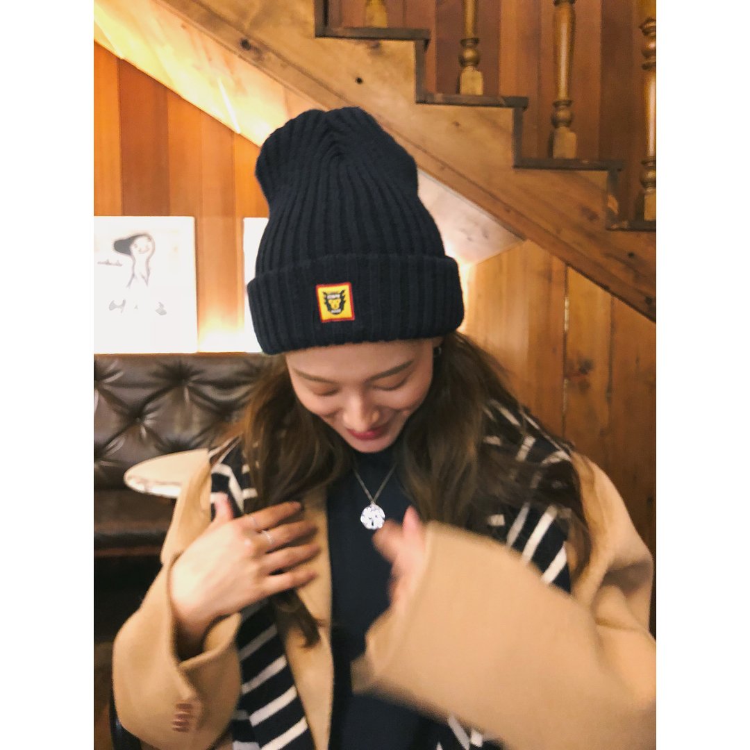 rainbow_snaps's tweet photo. [JAEKYUNG INSTAGRAM(4P)] _kimjaekyung_: 으히히 은공예 선생님이 만들어주신 내 이름 목걸이 됴아됴아💎 4/4P https://t.co/o0iB9JH5LN #kpopsnaps https://t.co/yRUyFT5WGA
