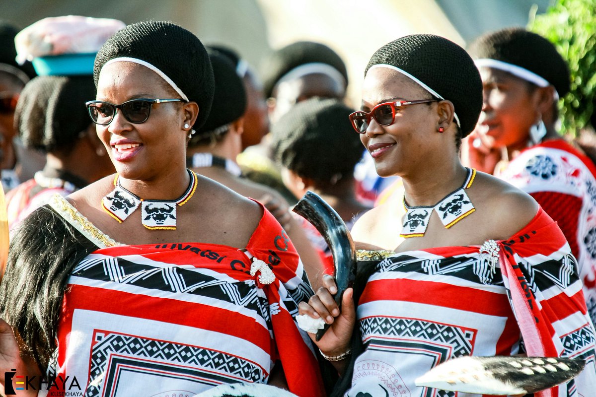 Ksekhaya's tweet photo. Hello @Inyatsi, so nice to see you. 😊😊 #Swaziland #MarulaFestival #BuganuCeremony https://t.co/LRaJnK48uL