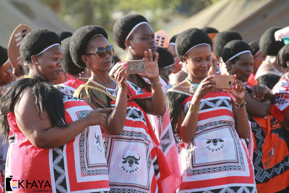 Ksekhaya's tweet photo. Hello @Inyatsi, so nice to see you. 😊😊 #Swaziland #MarulaFestival #BuganuCeremony https://t.co/LRaJnK48uL