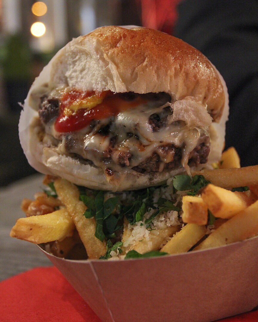 PlateExpects's tweet photo. The beats leave a little to be desired, but oh my, the meats excel themselves 🤤🥩🍻 Eating @ShantyTownBBQ @MeatStackNCL &amp; Fatboys at @MeatsBeatsFest in @Summerhallery - tickets still available for this afternoon &amp; tonight!! #EdinburghBloggers #meatandbeats https://t.co/ObOG3yGT48
