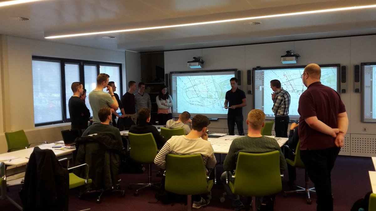 RHDHV_Brabant's tweet photo. Studenten van de opleiding Tuin- en Landschapsmanagement @HAShogeschool hebben in onze iRoom te Eindhoven op een interactieve digitale manier enthousiast gewerkt aan een casus over grondbalansen, grondstromen en risico’s in relatie tot natuurontwikkeling. Mooie samenwerking! https://t.co/Wa9eXLqCIL
