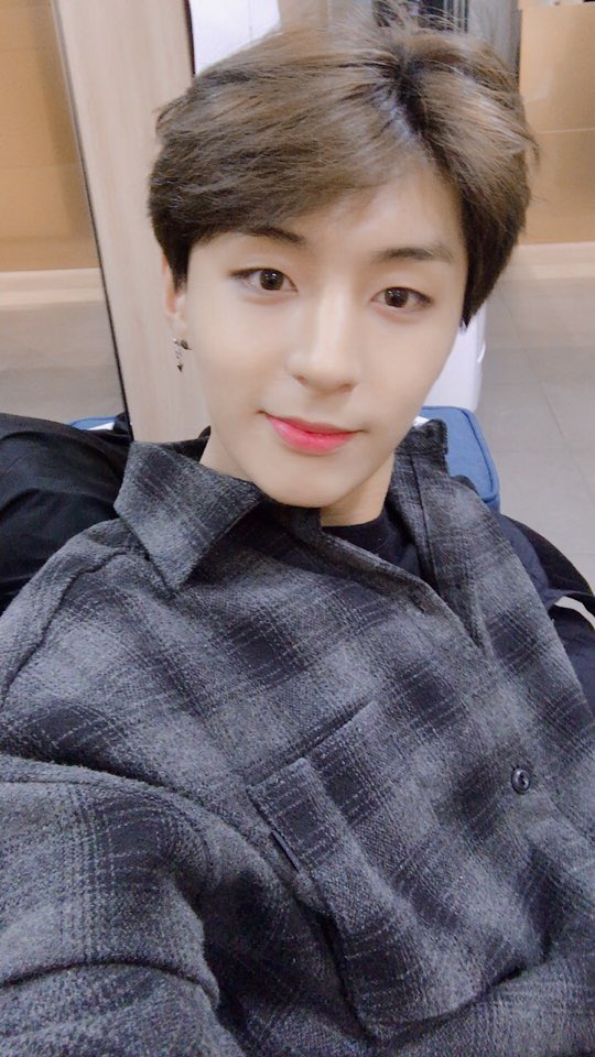 GoldenChild's tweet photo. [#Golden_Child] [#Y] 즐거운 주말되세요 !!! 🤠 https://t.co/1YrApaJVeG