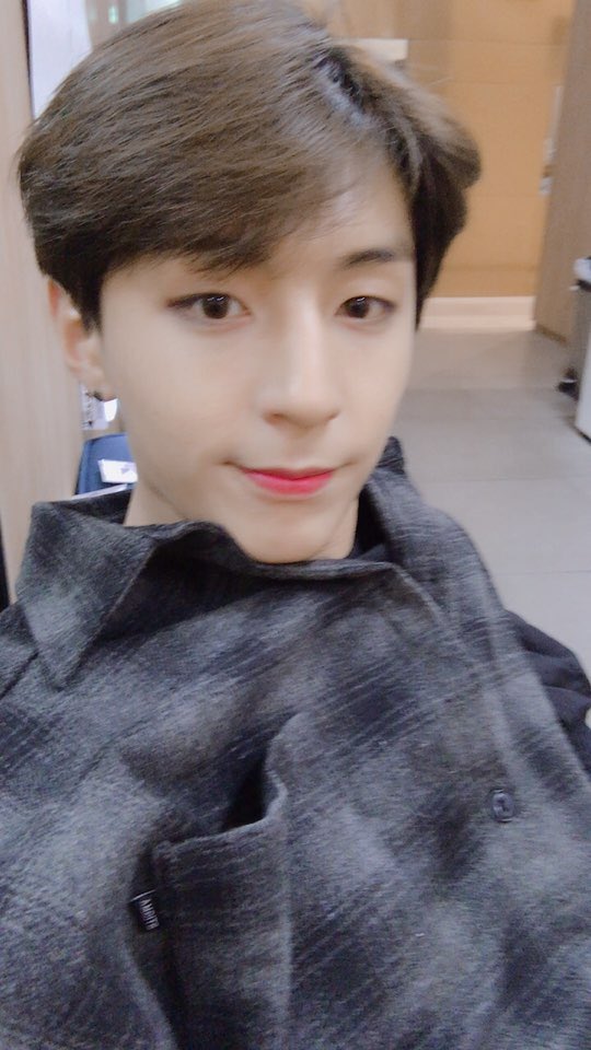 GoldenChild's tweet photo. [#Golden_Child] [#Y] 즐거운 주말되세요 !!! 🤠 https://t.co/1YrApaJVeG