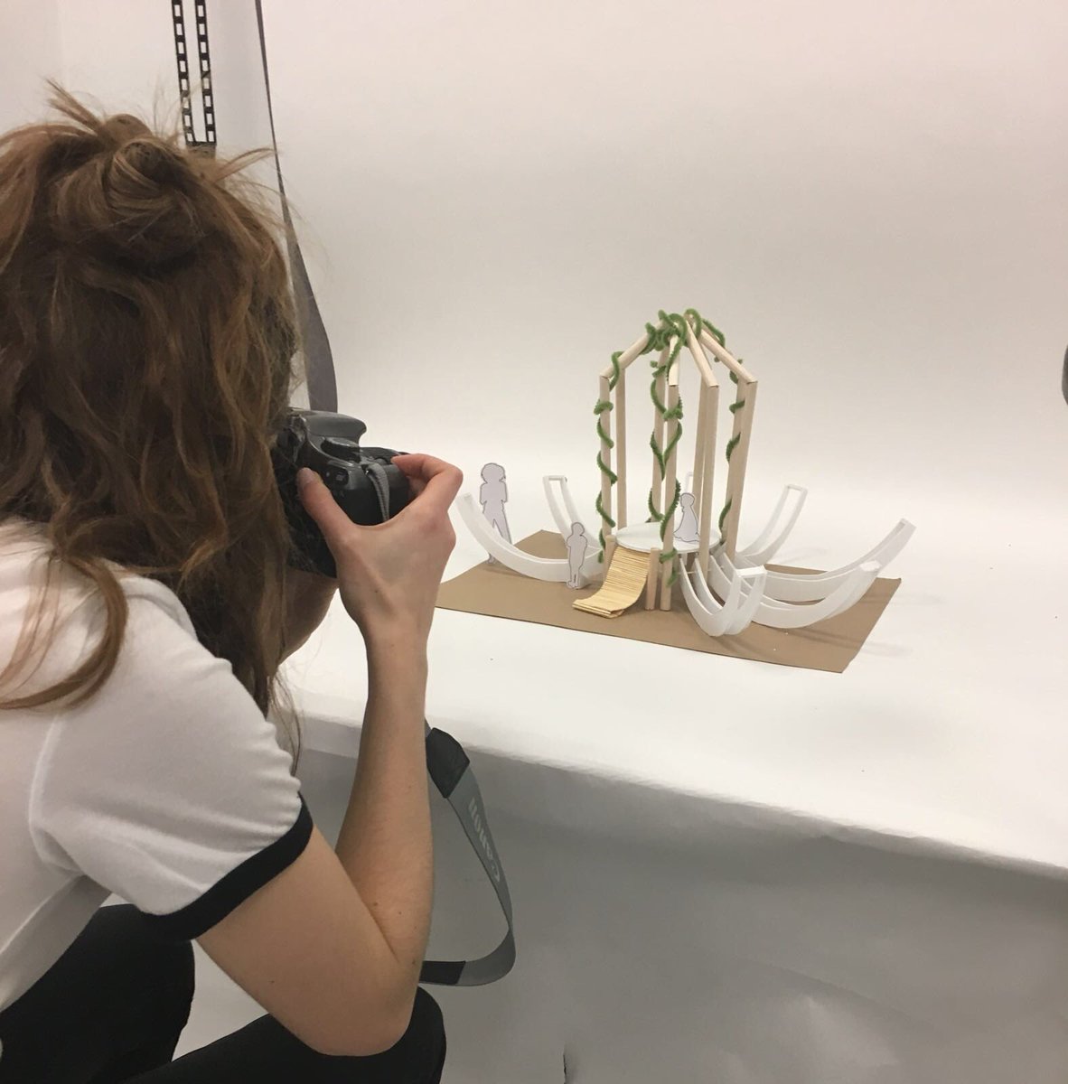 CovID2018's tweet image. @emilyjpickett photographing one of her sketch models for her ‘Grow Your Own’ project aimed at primary school children #reshapingid #reshapingproduct #sketchmodel #architecture #productdesign #spacedesign #environment #design #modelling #photography #finalmajorproject