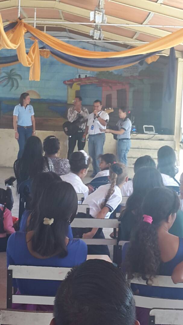 UE_Sanabria's tweet photo. Nuestros niñ@s homenajearon a la mujer con temas de Juan Vicente Torrealba, durante el viernes cultural en el Circuito N° 3. Válery y Rafael representarán al circuito en el Festival Corazón Llanero Municipal. @MPPEDUCACION @JRamos_ZESucre @karsanc @prensazees https://t.co/XUMBw457jI